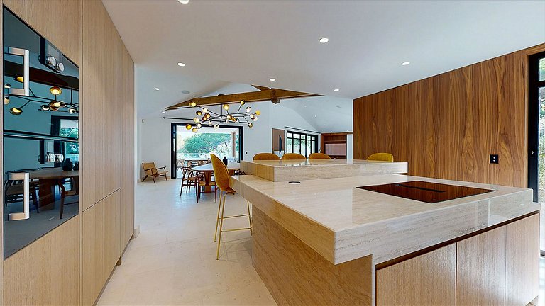 Azu084 - Contemporary Villa in Saint-Tropez