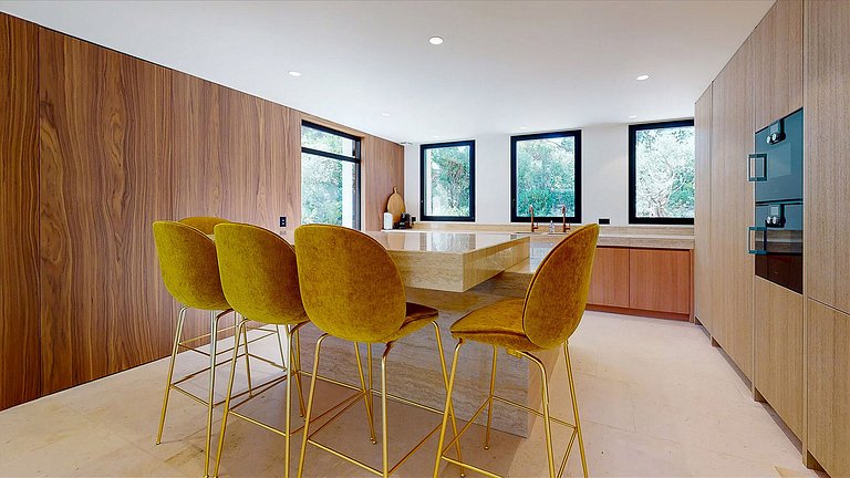 Azu084 - Contemporary Villa in Saint-Tropez
