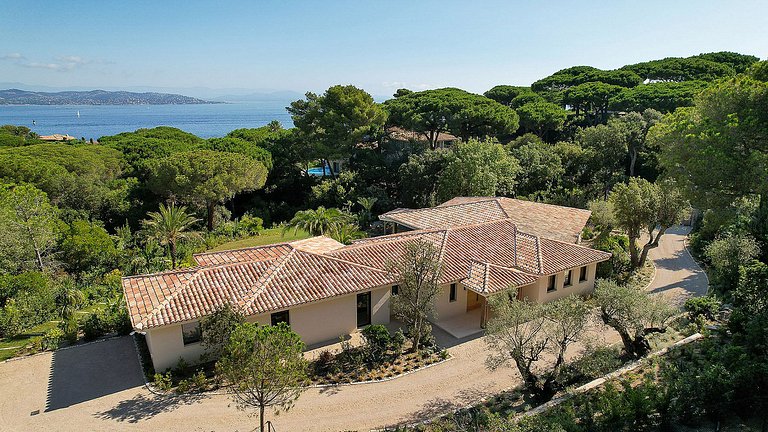 Azu084 - Villa Contemporaine à Saint-Tropez