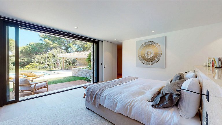 Azu084 - Contemporary Villa in Saint-Tropez