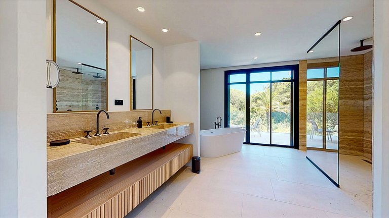 Azu084 - Villa Contemporaine à Saint-Tropez