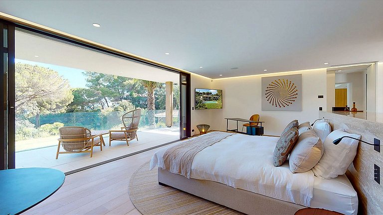 Azu084 - Contemporary Villa in Saint-Tropez