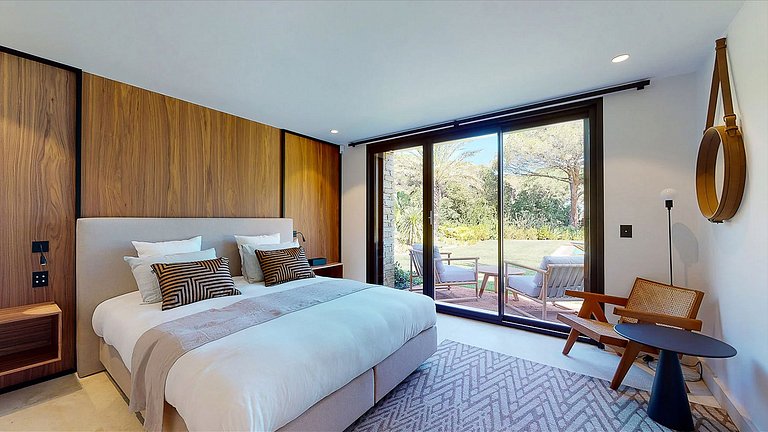 Azu084 - Contemporary Villa in Saint-Tropez