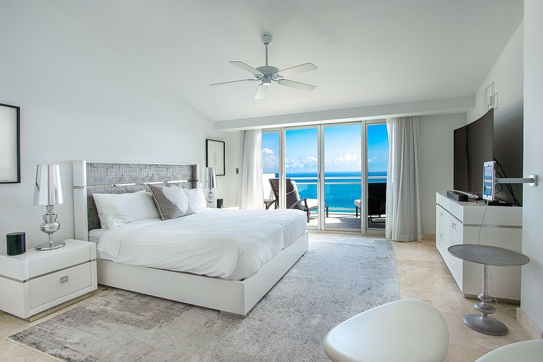 Sxm043 – Oceanfront penthouse with terrace at The Cliff