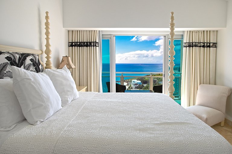 Sxm043 – Oceanfront penthouse with terrace at The Cliff