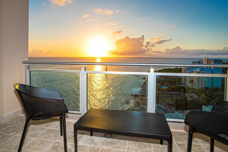 Sxm043 – Cobertura à beira-mar com terraço no The Cliff