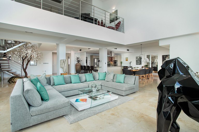 Sxm043 – Oceanfront penthouse with terrace at The Cliff