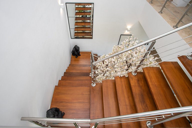 Sxm043 – Oceanfront penthouse with terrace at The Cliff