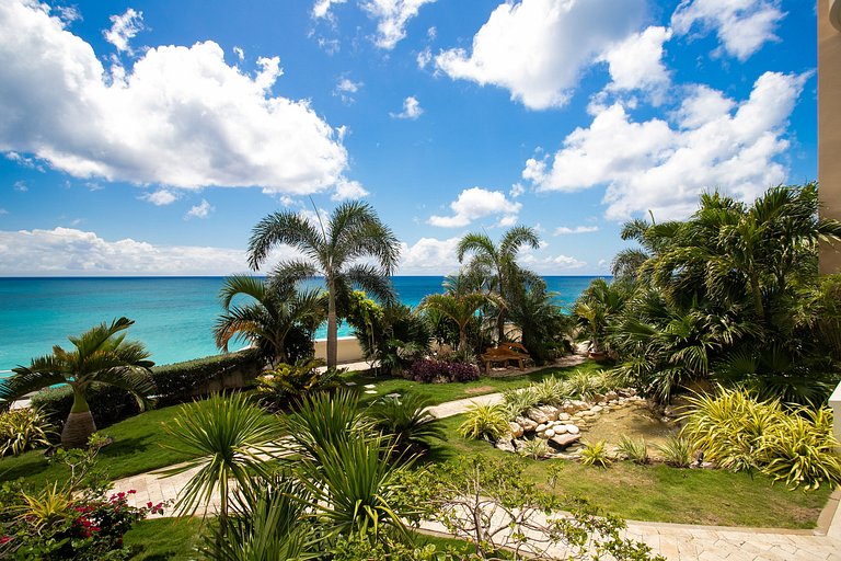 Sxm043 – Oceanfront penthouse with terrace at The Cliff