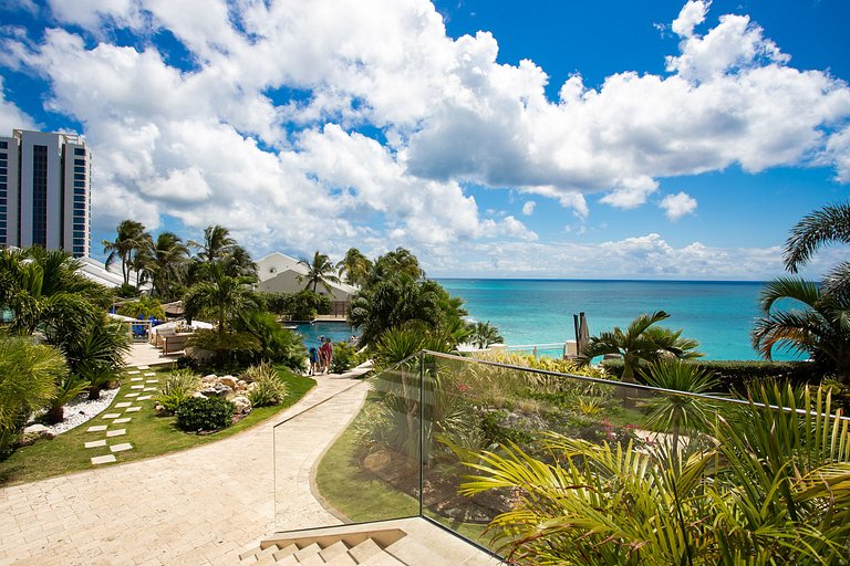 Sxm043 – Oceanfront penthouse with terrace at The Cliff