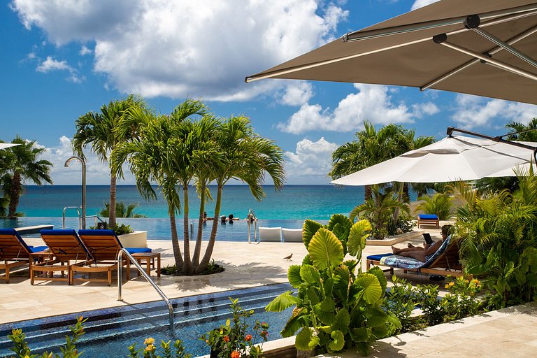 Sxm043 – Oceanfront penthouse with terrace at The Cliff