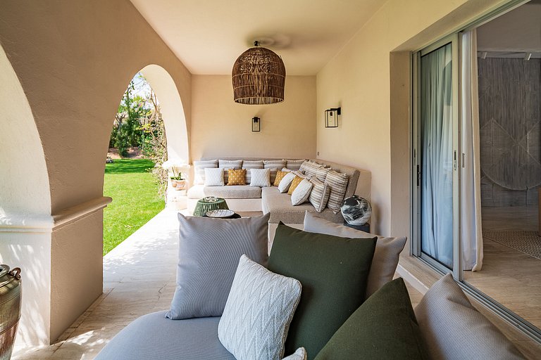 Azu021 - Elegant 6-bedroom villa in Les Parcs de Saint-Trope