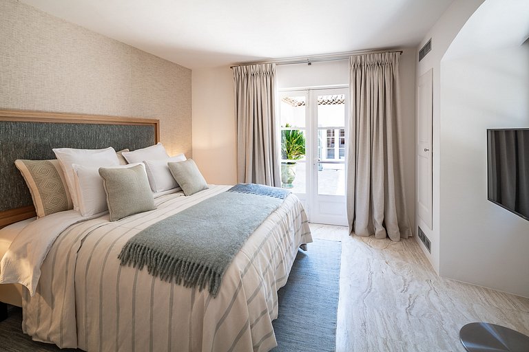Azu021 - Elegant 6-bedroom villa in Les Parcs de Saint-Trope