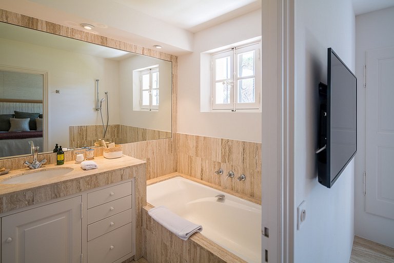 Azu021 - provencal Villa in St Tropez, French Riviera