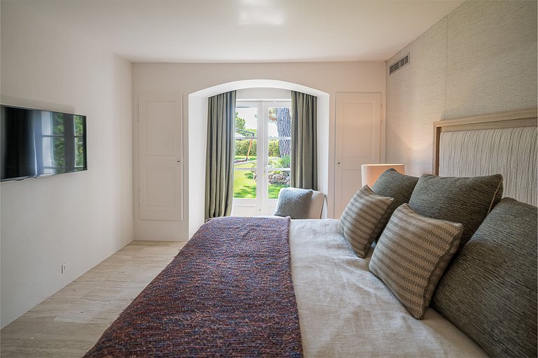 Azu021 - Elegant 6-bedroom villa in Les Parcs de Saint-Trope