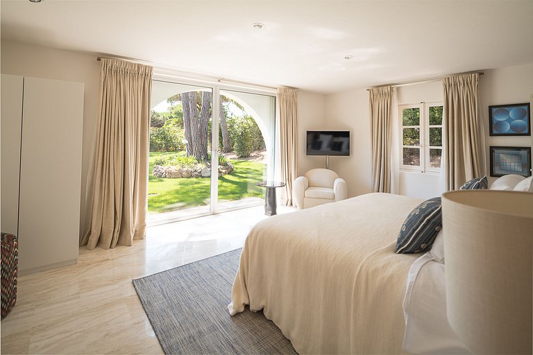 Azu021 - Elegant 6-bedroom villa in Les Parcs de Saint-Trope