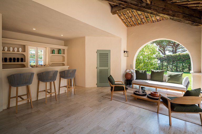 Azu021 - Elegant 6-bedroom villa in Les Parcs de Saint-Trope