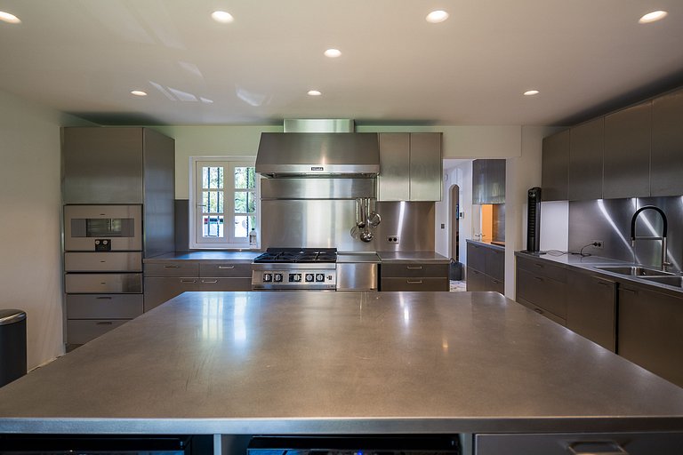 Azu021 - Elegant 6-bedroom villa in Les Parcs de Saint-Trope