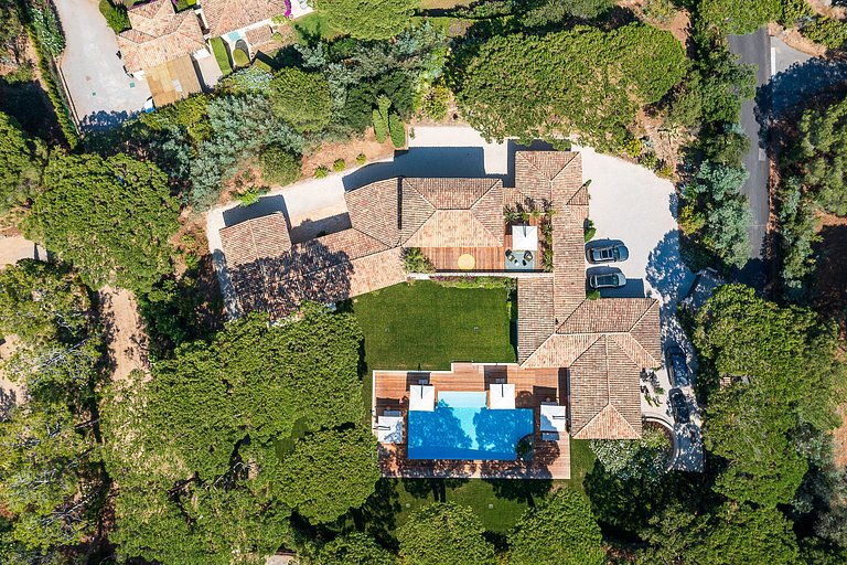 Azu021 - Elegant 6-bedroom villa in Les Parcs de Saint-Trope