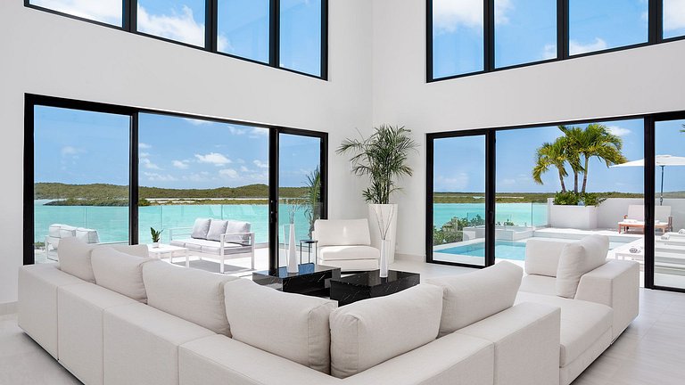 Tci017 – Seafront charming villa in Chalk Sound