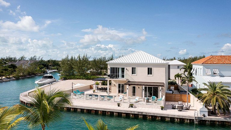 Tci021 – Waterfront villa near Leeward Marina