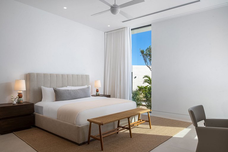 Tci009 – Luxury beachfront villa in Emerald Point