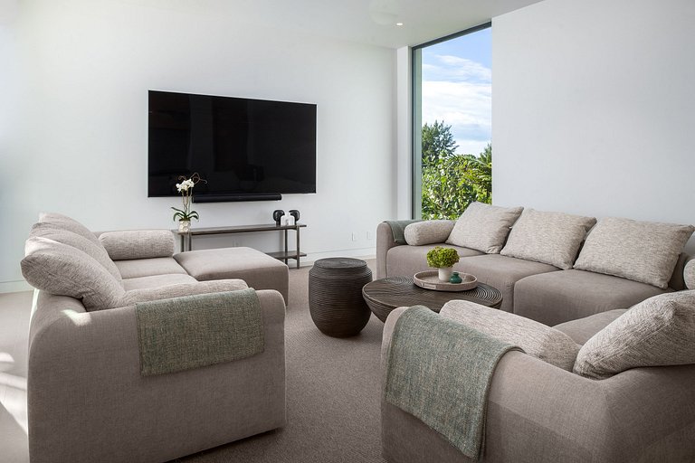 Tci009 – Luxury beachfront villa in Emerald Point