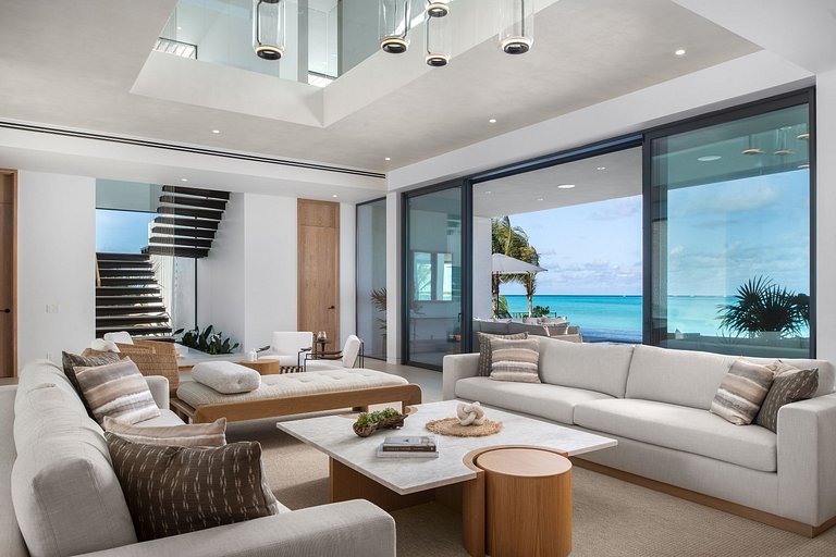 Tci009 – Luxury beachfront villa in Emerald Point