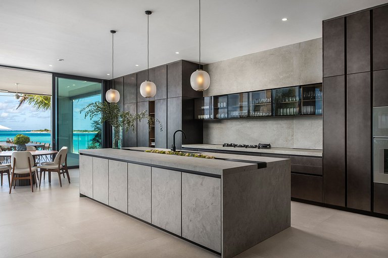 Tci009 – Luxury beachfront villa in Emerald Point