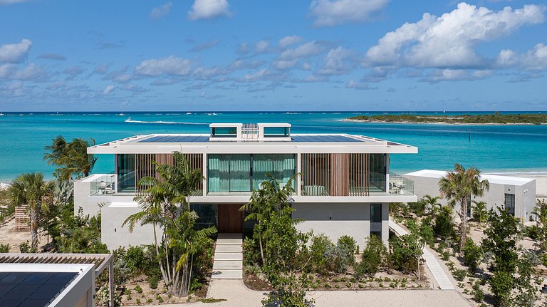 Tci009 – Luxury beachfront villa in Emerald Point