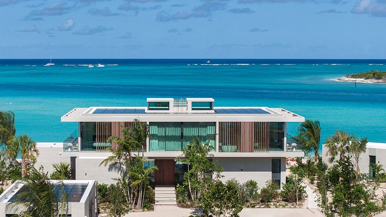 Tci009 – Luxury beachfront villa in Emerald Point