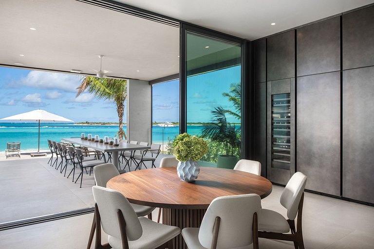 Tci009 – Luxury beachfront villa in Emerald Point