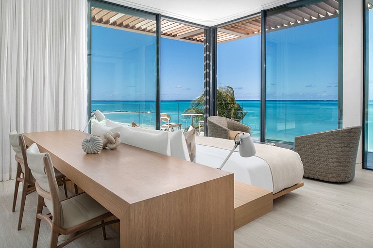 Tci009 – Luxury beachfront villa in Emerald Point