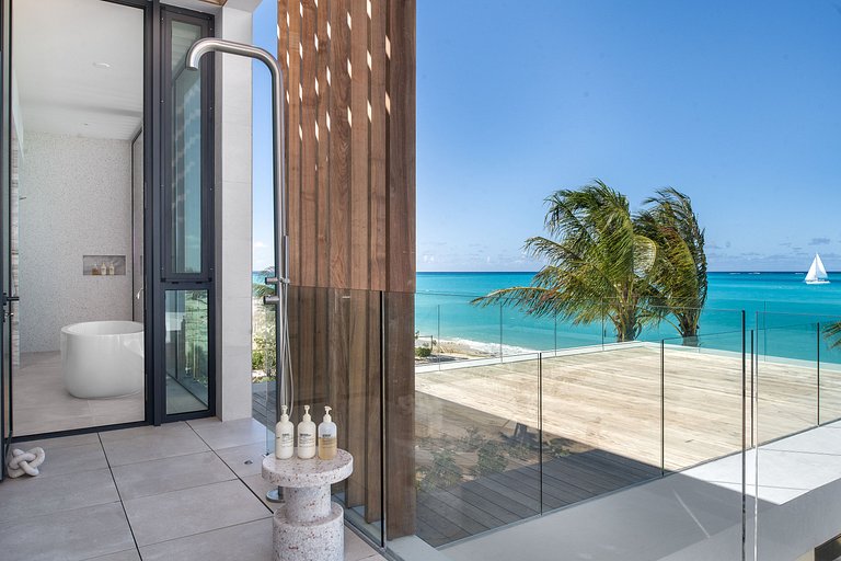 Tci009 – Luxury beachfront villa in Emerald Point