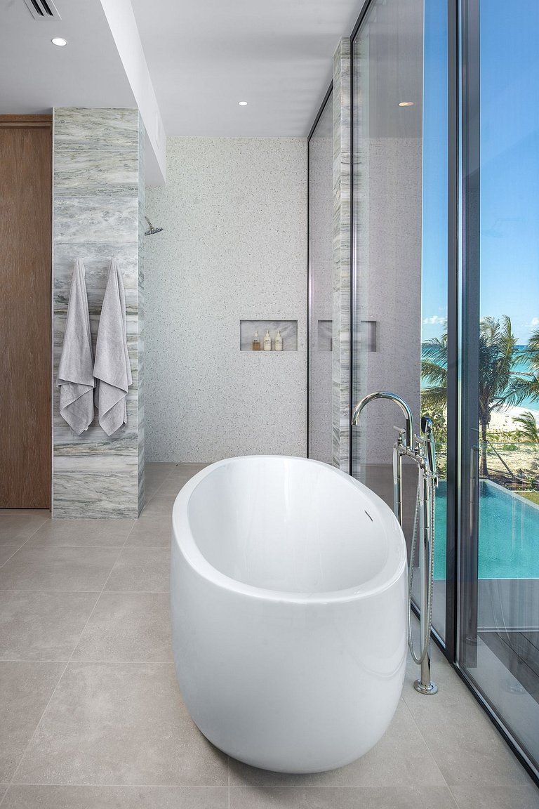 Tci009 – Luxury beachfront villa in Emerald Point