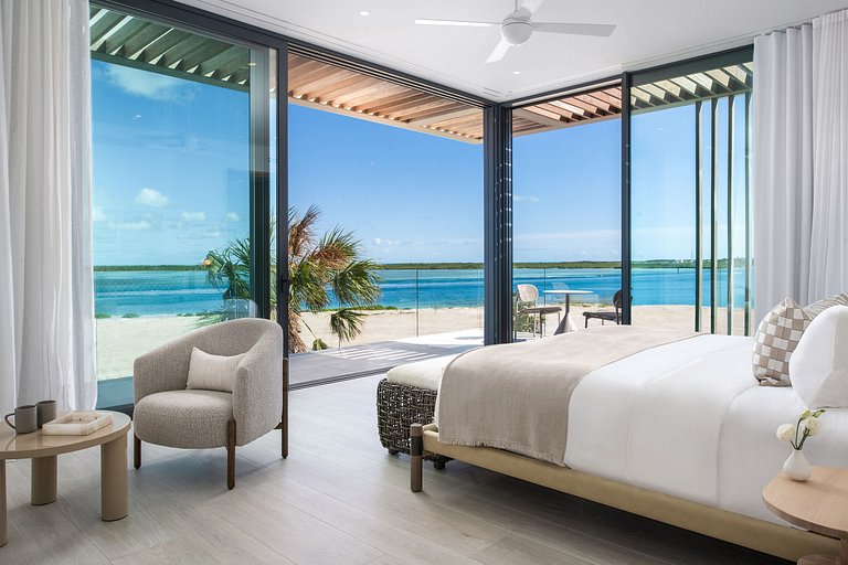 Tci009 – Luxury beachfront villa in Emerald Point
