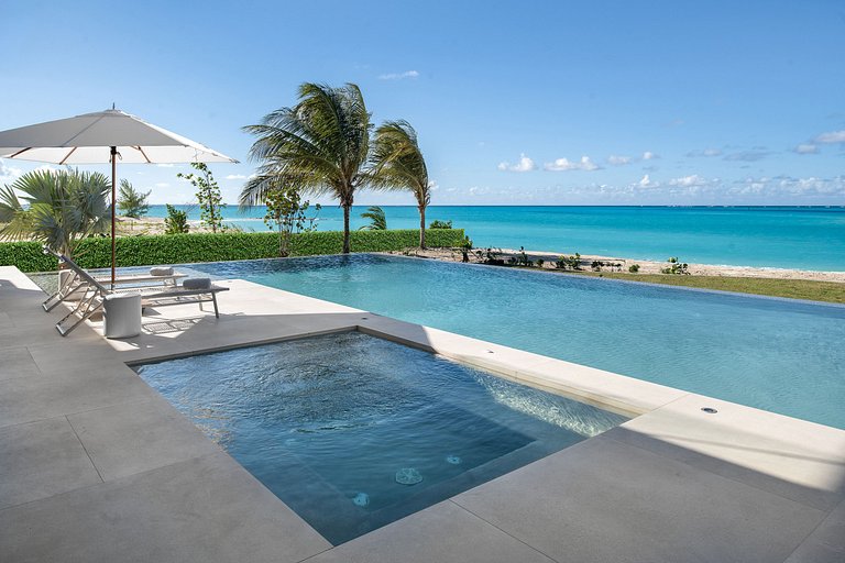 Tci009 – Luxury beachfront villa in Emerald Point