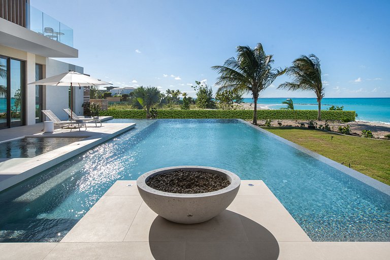 Tci009 – Luxury beachfront villa in Emerald Point