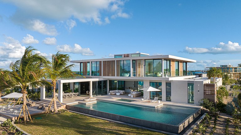 Tci009 – Luxury beachfront villa in Emerald Point