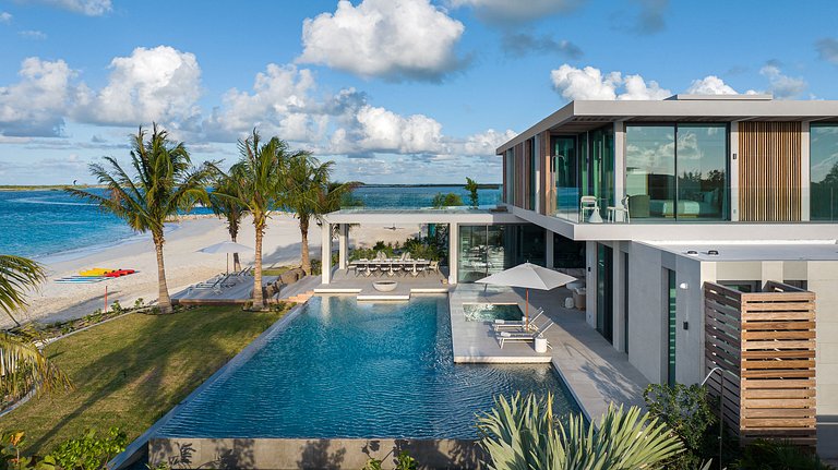 Tci009 – Luxury beachfront villa in Emerald Point