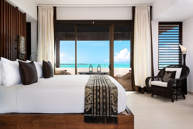 Tci013 – Luxury villa with private beach in Turtle Tail