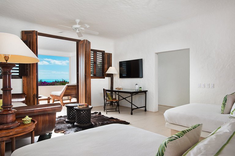 Tci013 – Luxury villa with private beach in Turtle Tail