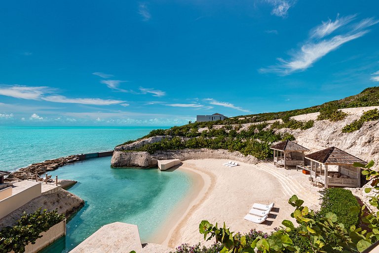Tci013 – Luxury villa with private beach in Turtle Tail