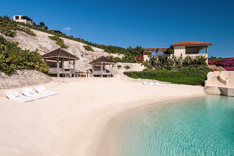 Tci013 – Luxury villa with private beach in Turtle Tail