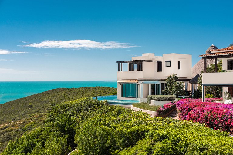 Tci013 – Luxury villa with private beach in Turtle Tail