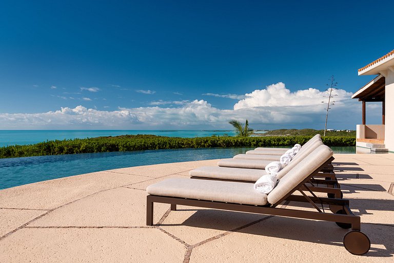 Tci013 – Luxury villa with private beach in Turtle Tail