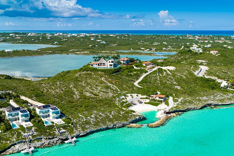 Tci013 – Luxury villa with private beach in Turtle Tail