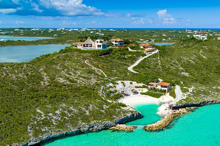 Tci013 – Luxury villa with private beach in Turtle Tail