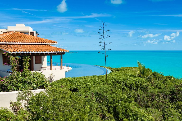 Tci013 – Luxury villa with private beach in Turtle Tail