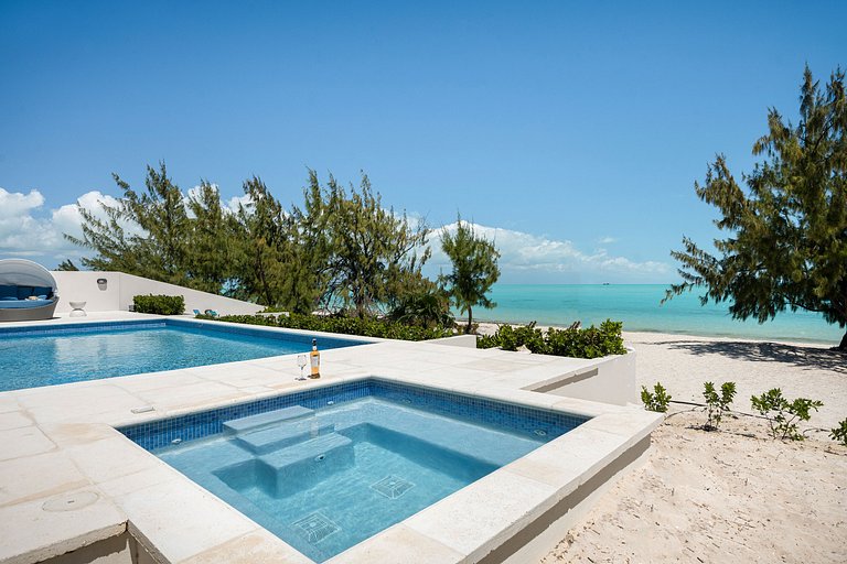 Tci015 – Oceanview villa with pool in Long Bay